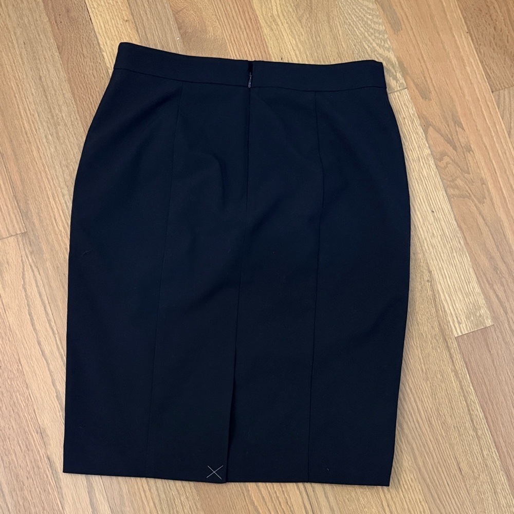 NWOT Ann Taylor Seamed Pencil Skirt in Seasonless Stretch in Navy - Picture 4 of 4